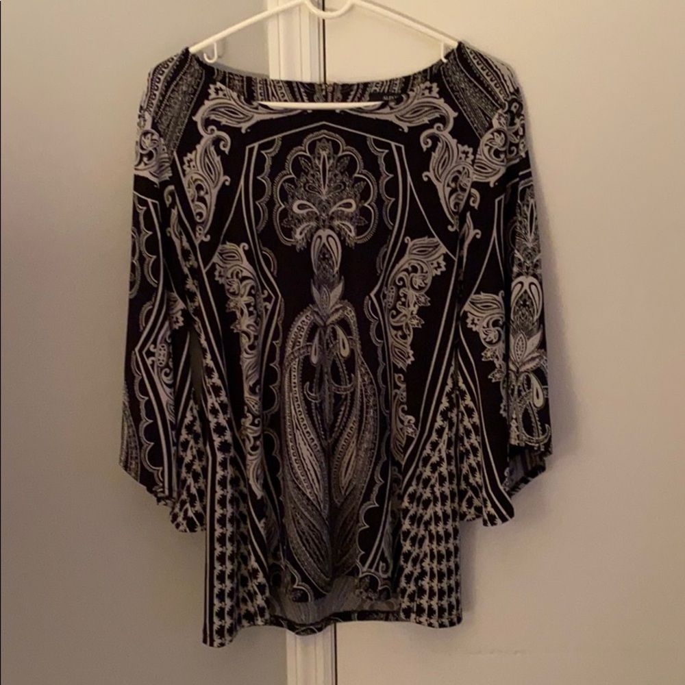 Bell sleeve shirt